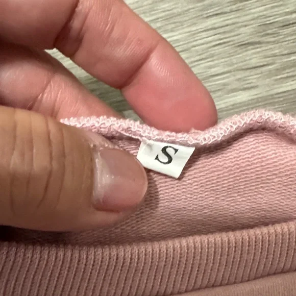 Pink Embroidered Sweatshirt with Crane Embroidery Design Small New - Picture 5 of 5